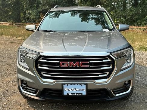 Used 2023 GMC Terrain SLT AWD/4WD image 3