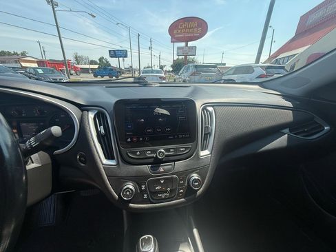 Used 2019 Chevrolet Malibu RS FWD image 23