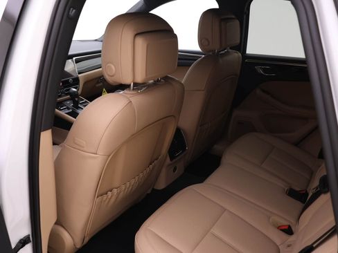 Used 2025 Porsche Macan image 9