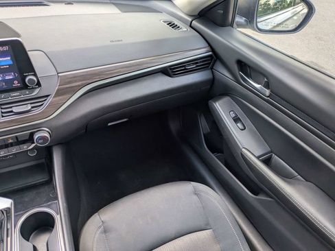 Used 2024 Nissan Altima 2.5 SV FWD image 16