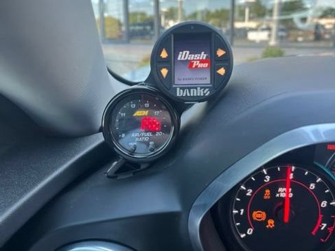 Used 2017 Chevrolet Camaro SS RWD image 5
