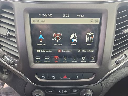Used 2020 Jeep Cherokee Trailhawk AWD/4WD image 28