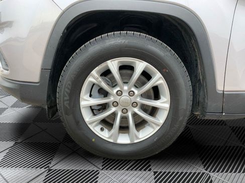 Used 2020 Jeep Cherokee Latitude w/ Cold Weather Group image 17