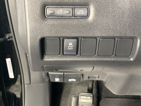 Used 2020 Nissan Murano S FWD image 16