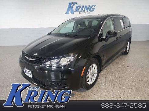 Used 2023 Chrysler Voyager LX FWD image 1
