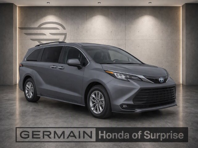 Used 2025 Toyota Sienna XLE FWD image 8