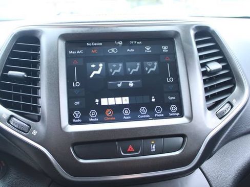 Used 2022 Jeep Cherokee Trailhawk AWD/4WD image 22