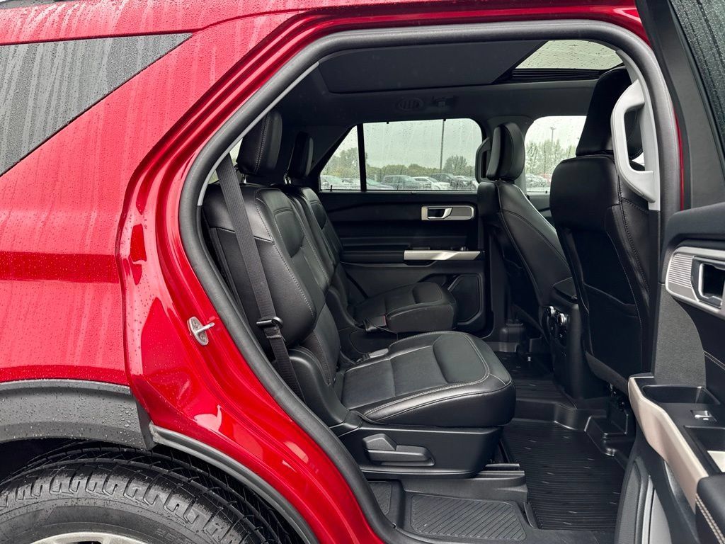 Used 2023 Ford Explorer Limited w/ Equipment Group 301A AWD/4WD image 14