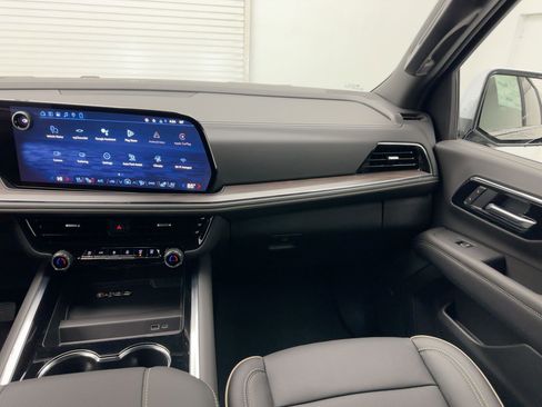 New 2026 Chevrolet Suburban Premier AWD/4WD image 28