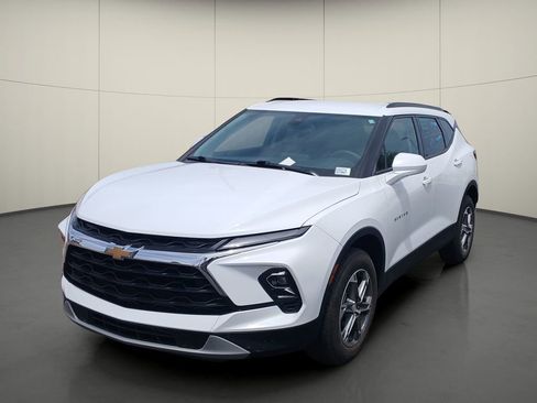 Used 2023 Chevrolet Blazer LT w/ Convenience Package FWD image 3