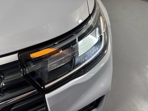 Used 2026 Ford Explorer Active AWD/4WD image 29