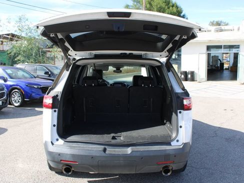 Used 2018 Chevrolet Traverse LT FWD image 11