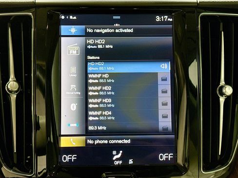 Used 2021 Volvo XC60 T5 Momentum w/ Protection Package Premier image 14