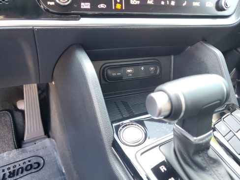 Used 2025 Kia Sportage SX image 24