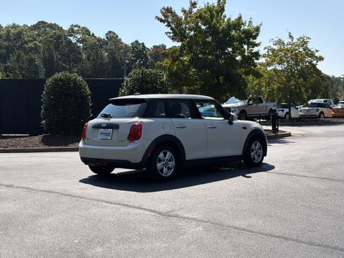 Used 2016 MINI Cooper 4-Door Hardtop FWD image 3