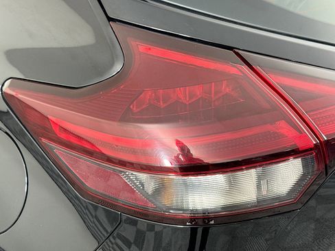 Used 2021 Nissan Kicks SV image 35