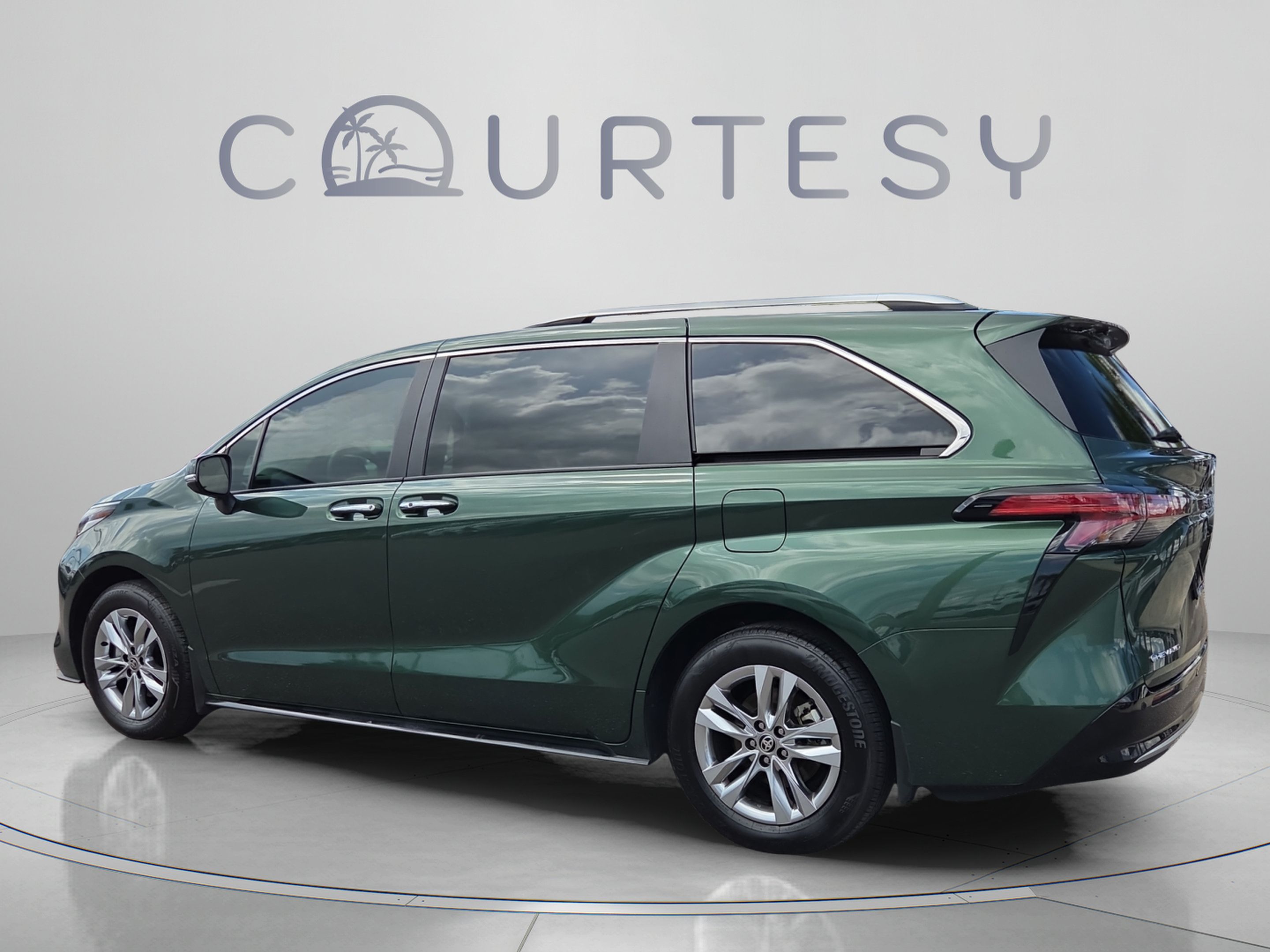 Certified 2026 Toyota Sienna Limited AWD/4WD image 3