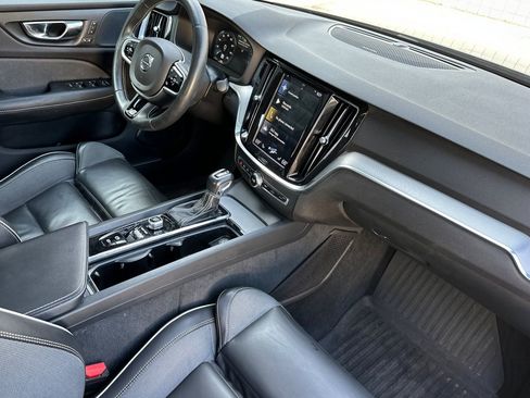 Used 2019 Volvo S60 T5 R-Design image 15