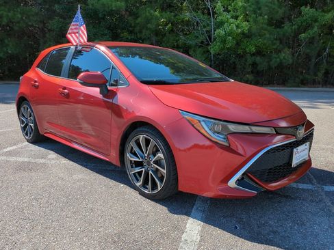 Used 2019 Toyota Corolla XSE FWD image 2