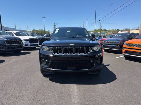 New 2026 Jeep Grand Cherokee Laredo X AWD/4WD image 3