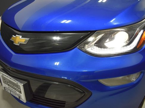 Used 2017 Chevrolet Bolt Premier w/ Driver Confidence II Package FWD image 11