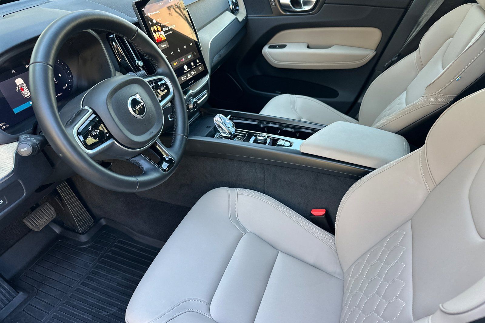 Certified 2026 Volvo XC60 B5 Plus AWD/4WD image 11