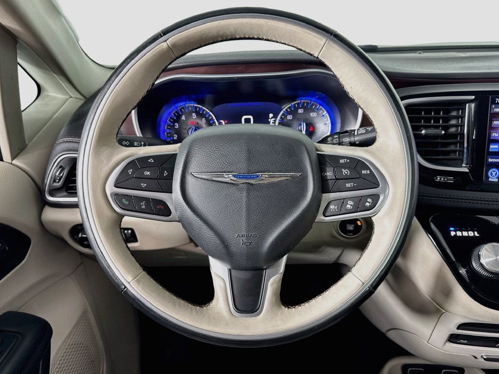 Used 2017 Chrysler Pacifica Limited FWD image 27