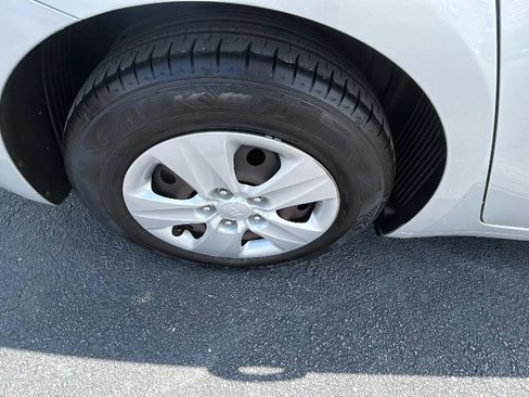Used 2017 Kia Forte LX FWD image 33