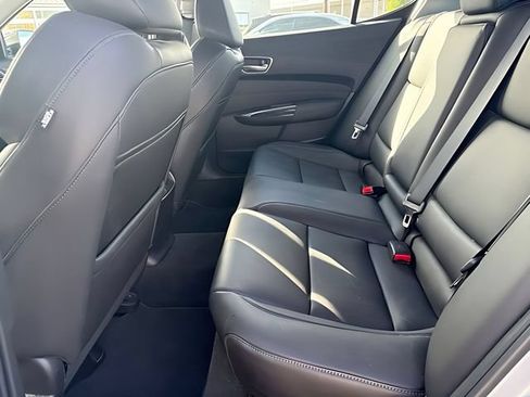 Used 2018 Acura TLX FWD image 11