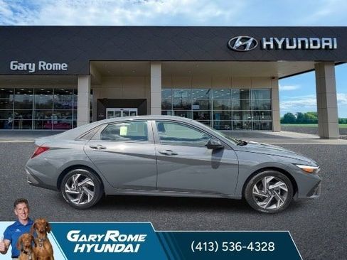 Certified 2025 Hyundai Elantra Sport FWD image 9