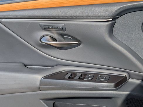 Used 2019 Lexus ES 350 w/ Accessory Package 2 FWD image 23