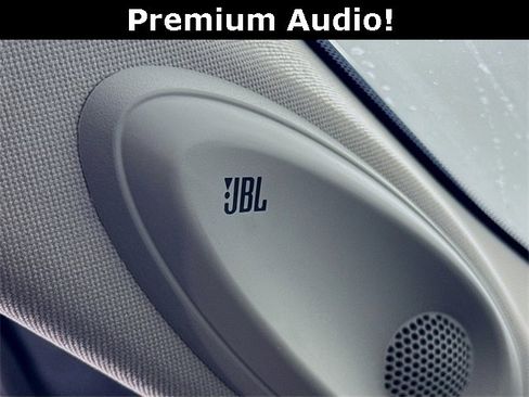 Used 2023 Toyota Highlander Limited image 32