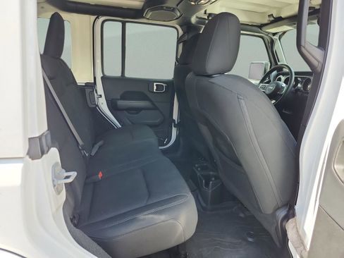 Used 2019 Jeep Wrangler Unlimited Sahara image 17