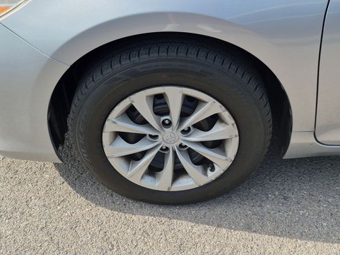 Used 2017 Toyota Camry LE FWD image 11