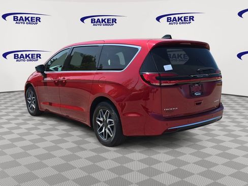 New 2027 Chrysler Pacifica Limited FWD image 5
