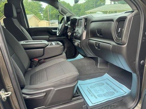 Used 2023 Chevrolet Silverado 2500 4x4 Crew Cab Custom w/ Custom Value Package image 11
