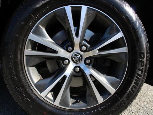 Used 2016 Toyota Highlander XLE AWD/4WD image 24
