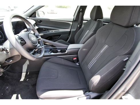 Used 2025 Hyundai Elantra SEL FWD image 6