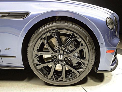 Used 2023 Bentley Flying Spur V8 image 46