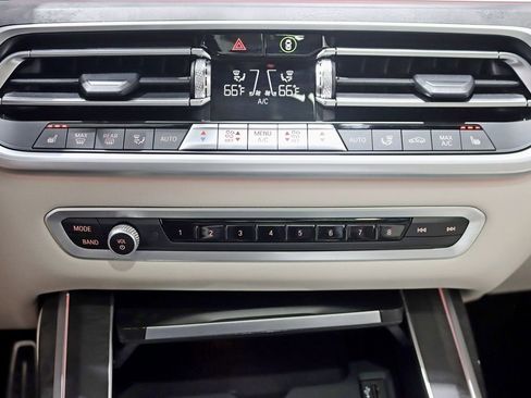 Used 2022 BMW X7 M50i AWD/4WD image 26