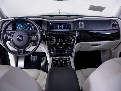 Used 2023 Rolls-Royce Cullinan w/ Technology Package AWD/4WD image 9