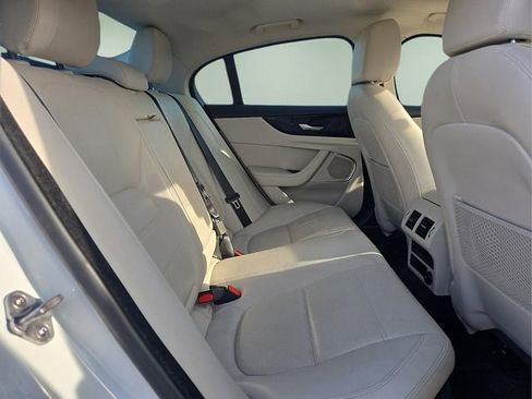 Used 2020 Jaguar XE S image 15