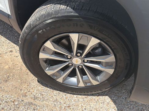 Used 2026 Chevrolet Equinox LT FWD image 9