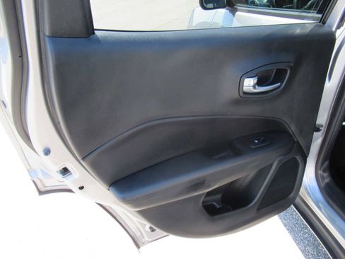 Used 2019 Jeep Compass Latitude AWD/4WD image 15
