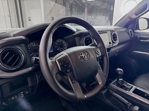Used 2018 Toyota Tacoma TRD Off-Road image 7