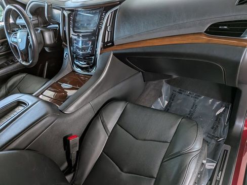 Used 2020 Cadillac Escalade Luxury image 23