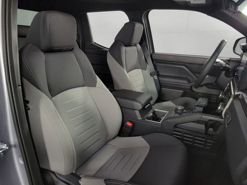 Used 2025 Toyota Tacoma TRD Off-Road image 15