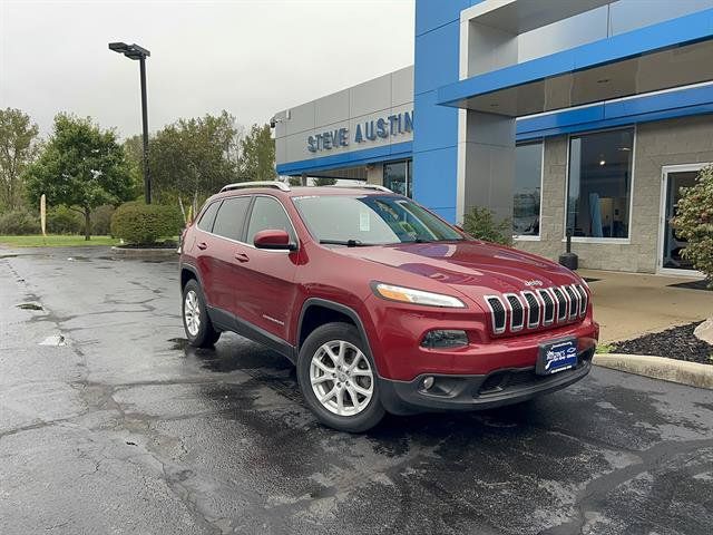 Used 2017 Jeep Cherokee Latitude w/ Cold Weather Group AWD/4WD image 1