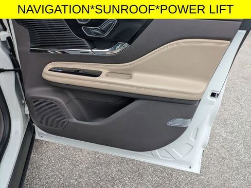 Used 2022 Lincoln Corsair Reserve w/ Elements Package image 37