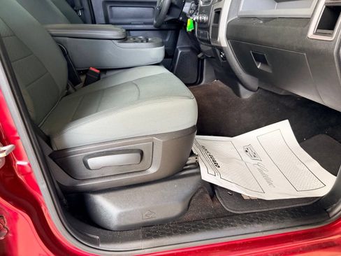 Used 2014 RAM 1500 Express RWD image 25